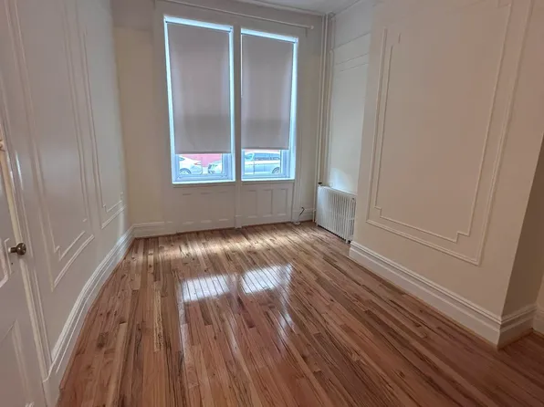 1939 Gates Avenue image 2 of 6