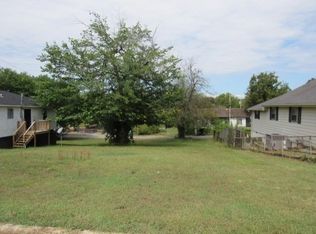 114 White St, Florence, AL 35630