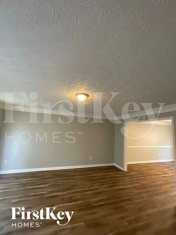 4 bed, 2.0 bath, 2788 sqft, $2,520 — Photo 3