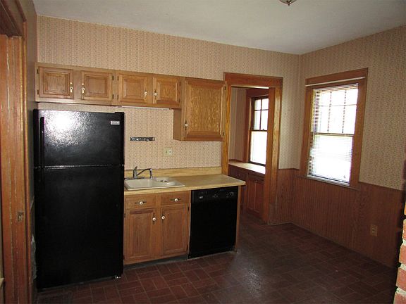 2nd image of 326 Park St #2