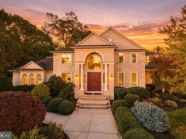 2 Collage Ct, Cherry Hill, NJ 08003