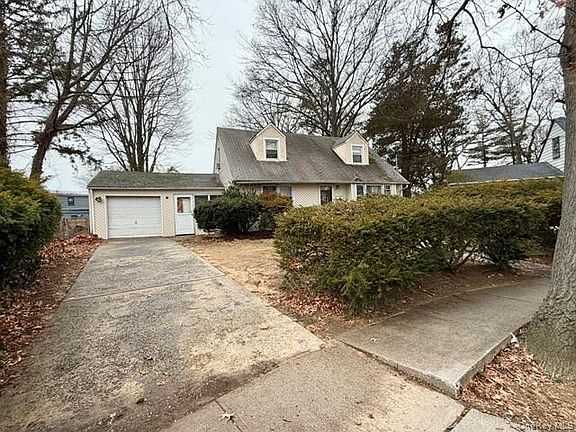 2nd image of 495 Rose Avenue