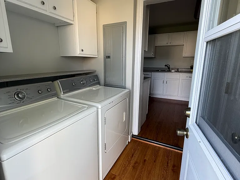 907 S Johnson St — Photo 5