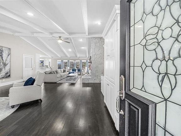 5th image of 6313 Shoreland Cir