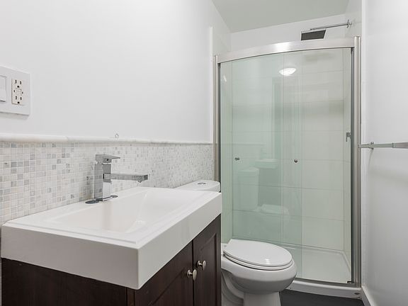 4th image of 68 Thompson St APT 1B