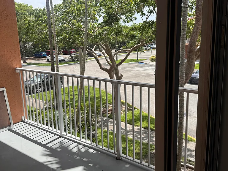 6936 SW 39th St #D203 — Photo 11