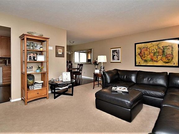 3rd image of 5523 Meadow Wood Blvd