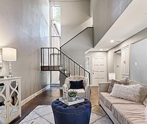 4th image of 3116 Pin Oak Ct