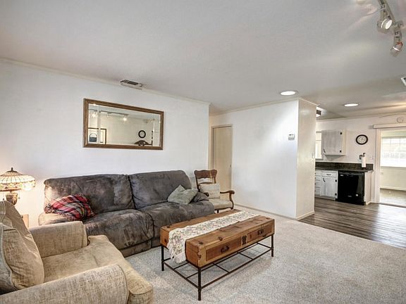 4th image of 4226 Cortright Way