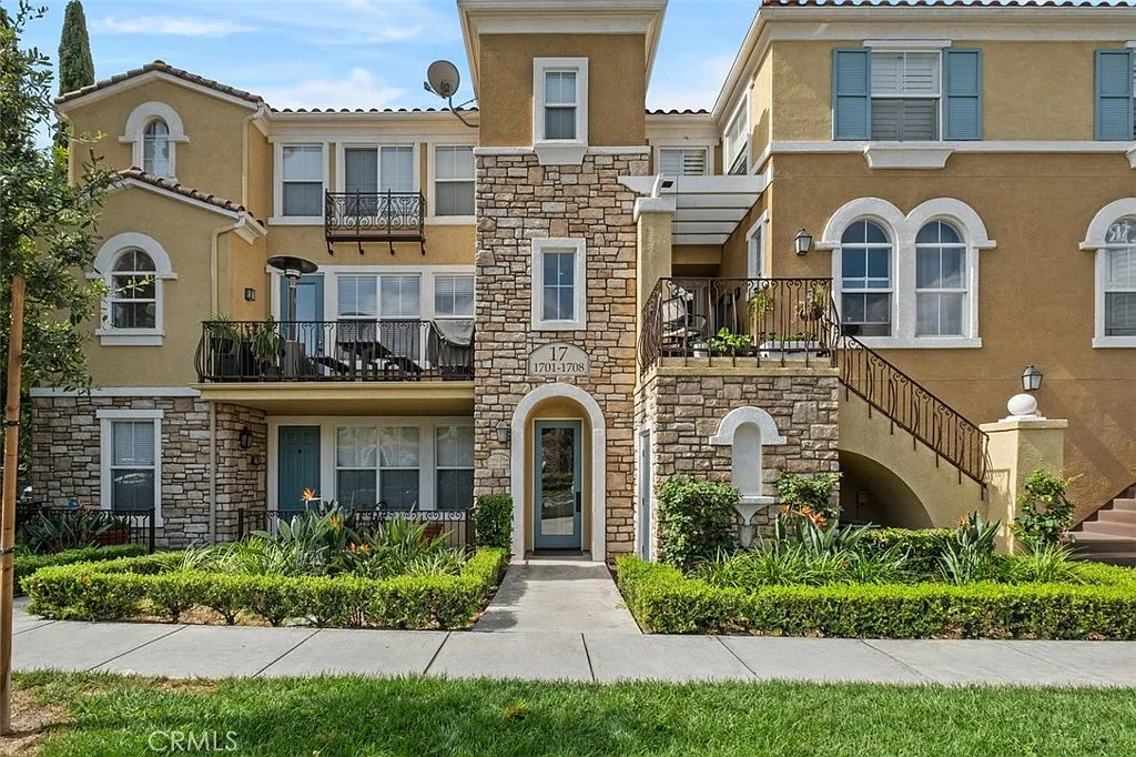 2 bed, 2.5 bath, 1080 sqft, $3,600 — Photo 1