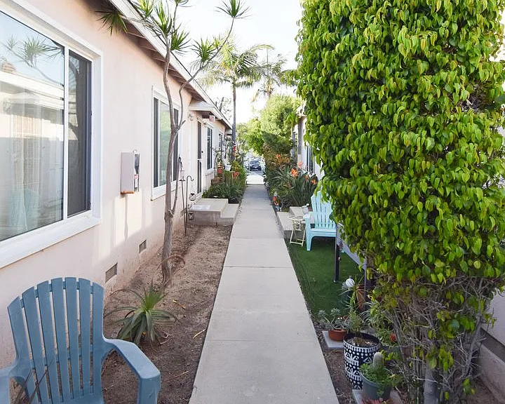 1132-1136 Pico Blvd — Photo 8