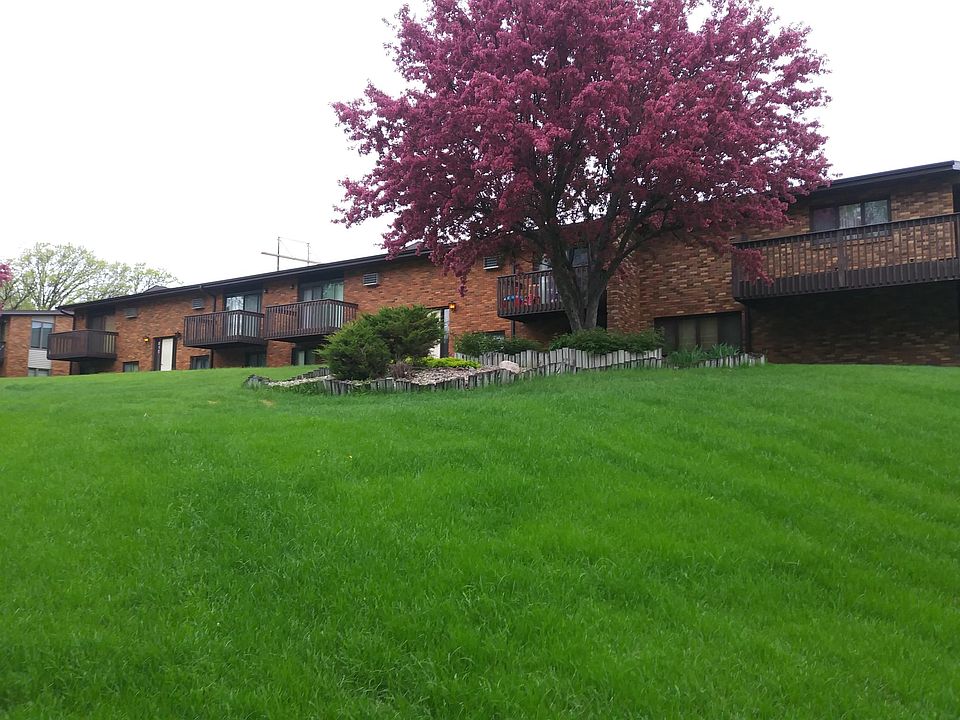 1st image of 815 Golf View Ln APT 6