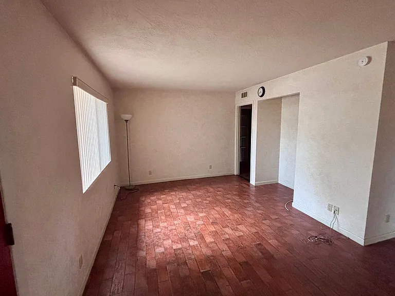 1322 E Five Star Blvd — Photo 4