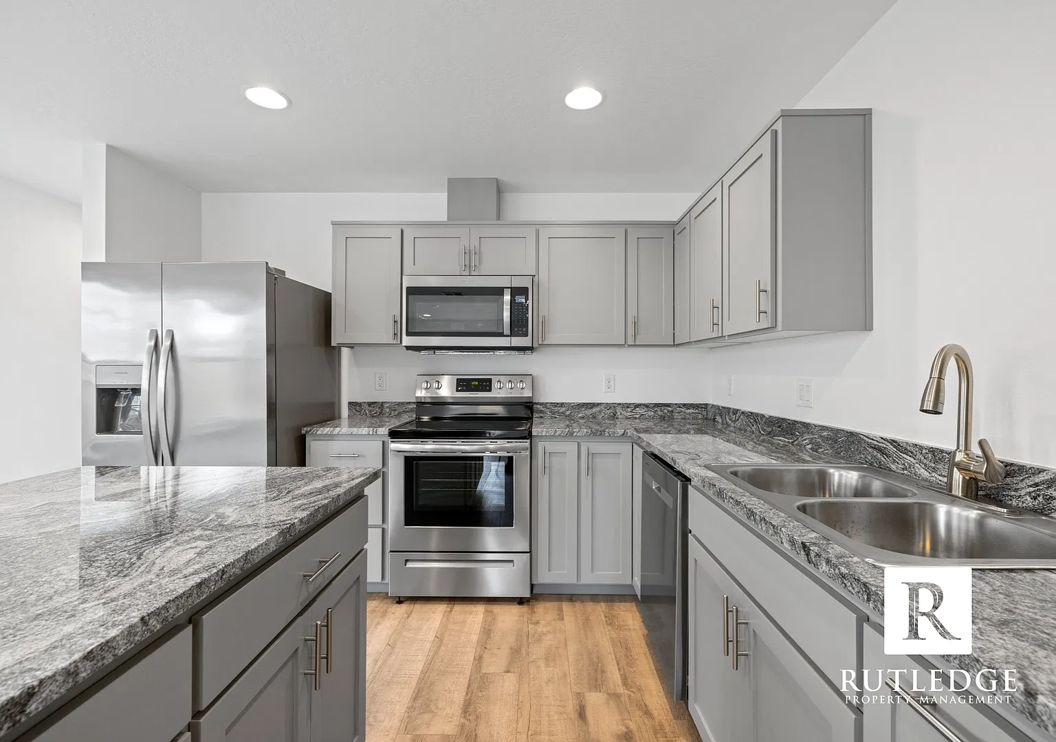 3 Bed/2.5 Bath Townhome in Medford — Photo 4