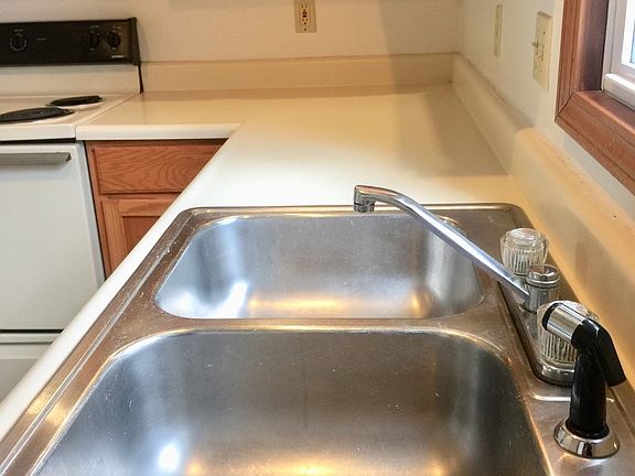 4th image of 120 Ballard St APT 1