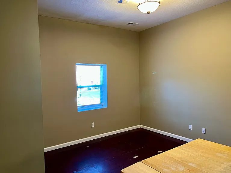 105 W Market St #2 — Photo 2