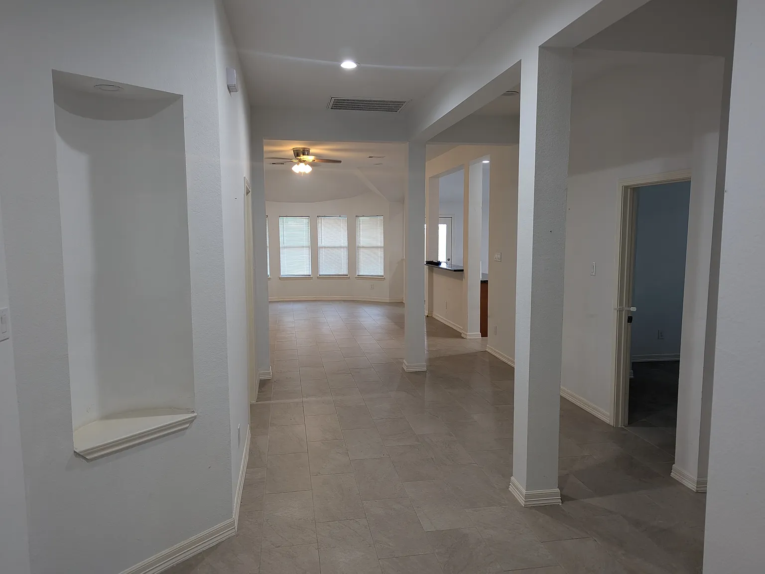 5 bed, 2400 sqft, $2,200 — Photo 2