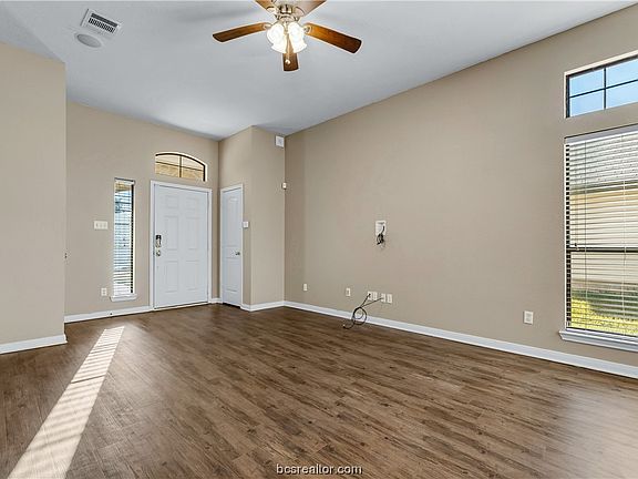 4th image of 221 Fieldstone Pl