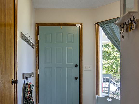 3rd image of 15843 Decatur St