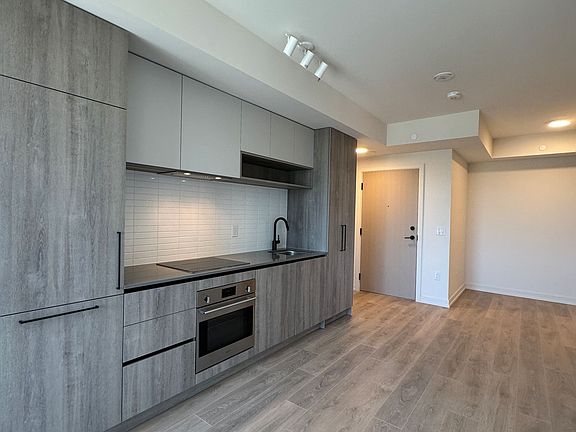4th image of 181 Sterling Rd #901