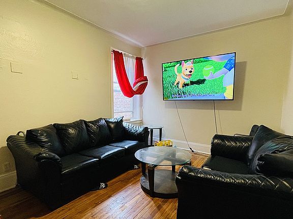 3rd image of 3711 Avenue