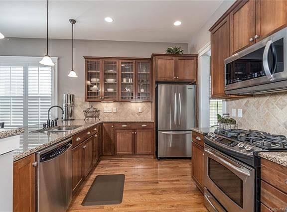 4th image of 14116 Holly Springs Dr