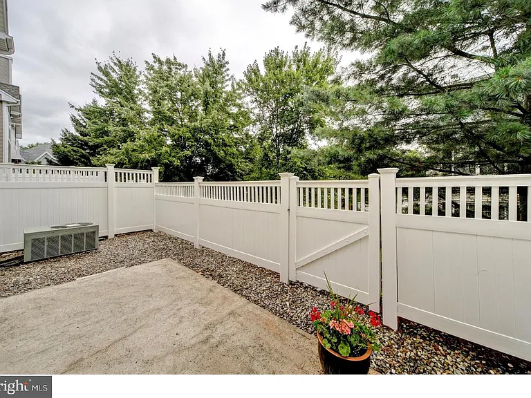 406 Pebble Creek Ct — Photo 20