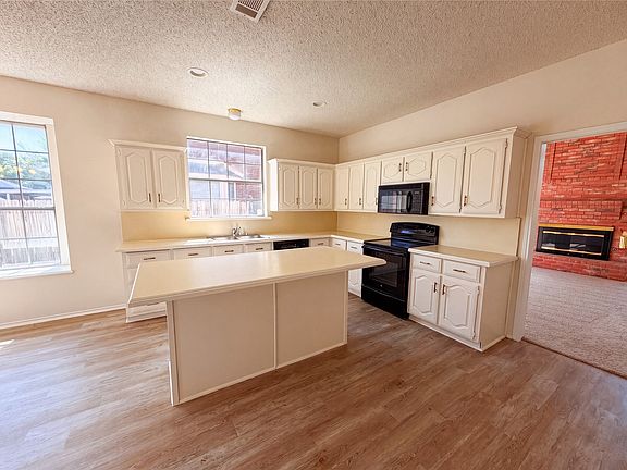5th image of 2909 Lois Ln