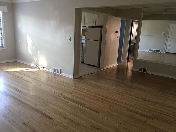 3rd image of 25777 Woodward Ave APT 103