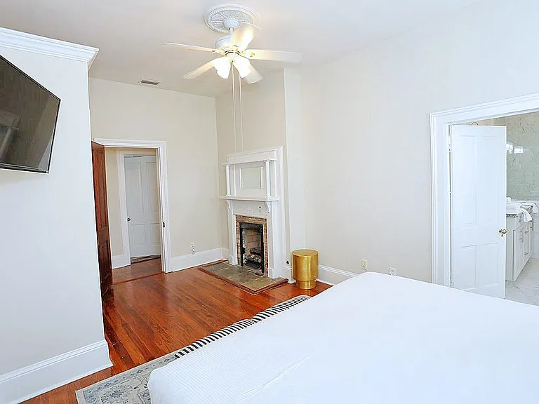 415 E Gordon St — Photo 23