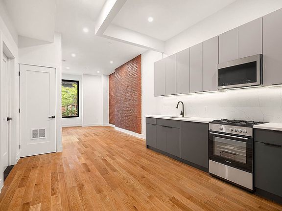 3rd image of 61 W 70th St APT 2