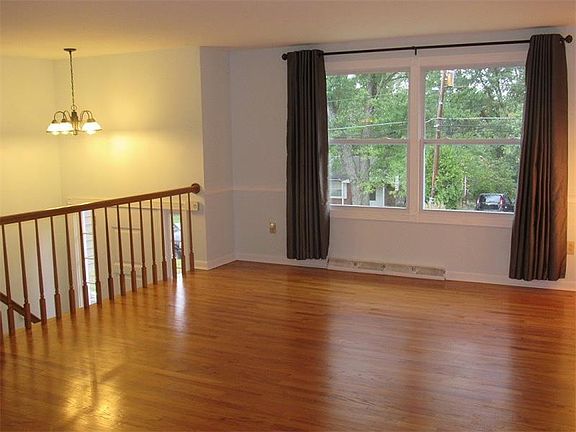 3rd image of 983 Copsewood Dr