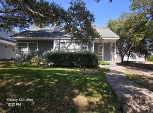 2404 Evans St, Morehead City, NC 28557