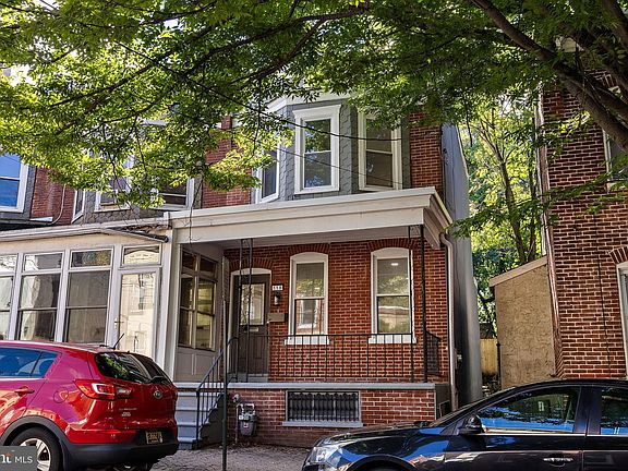 3rd image of 118 W 13th St