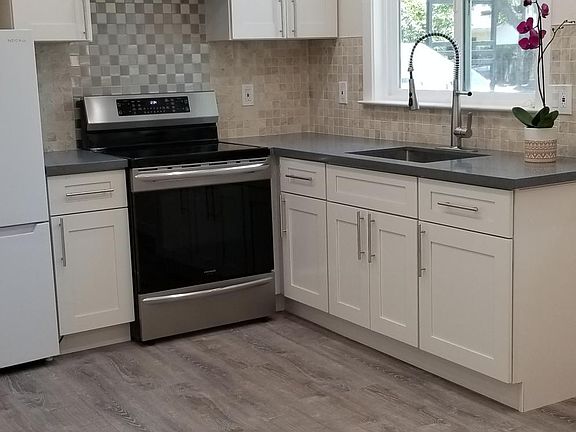 2nd image of 601 Marion Ave #1