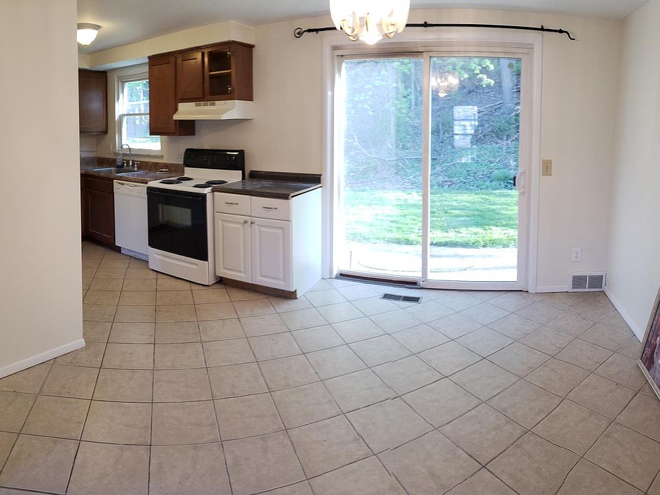 1st image of 2452 Naomi Ter
