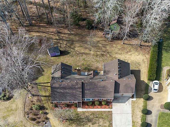 2nd image of 1432 Pine Grove Ln