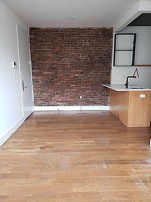 4th image of 462 Throop Ave #3R