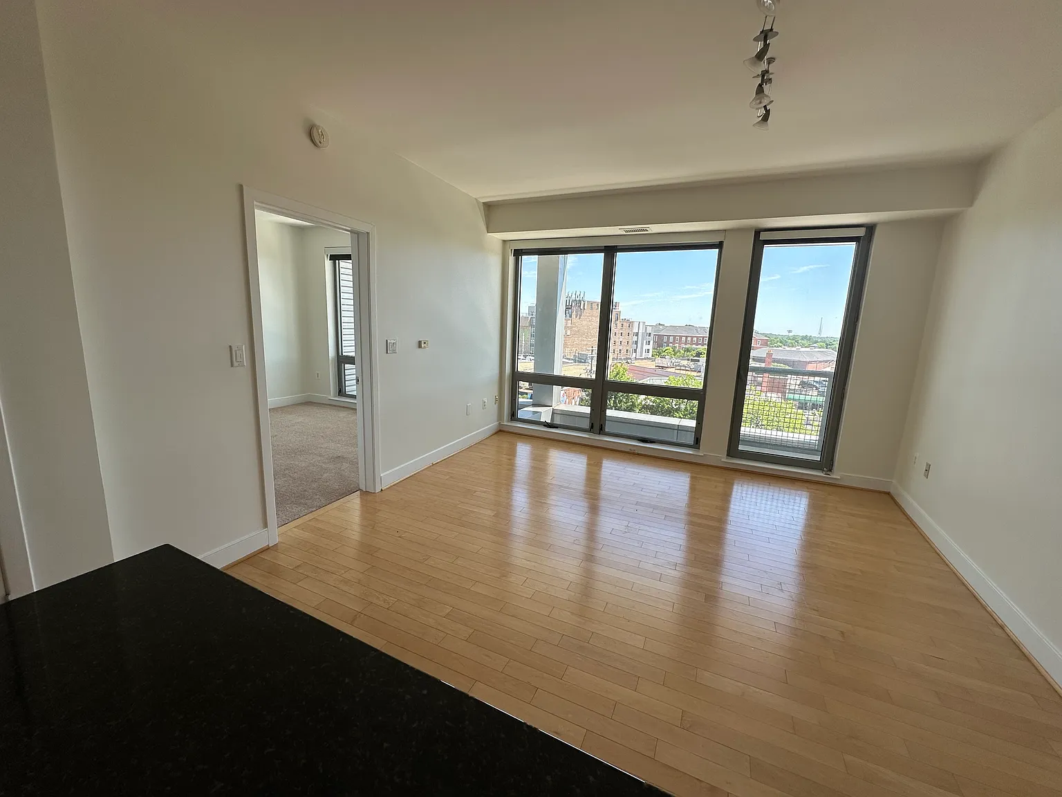 1 bed, 583 sqft, $2,500 — Photo 2