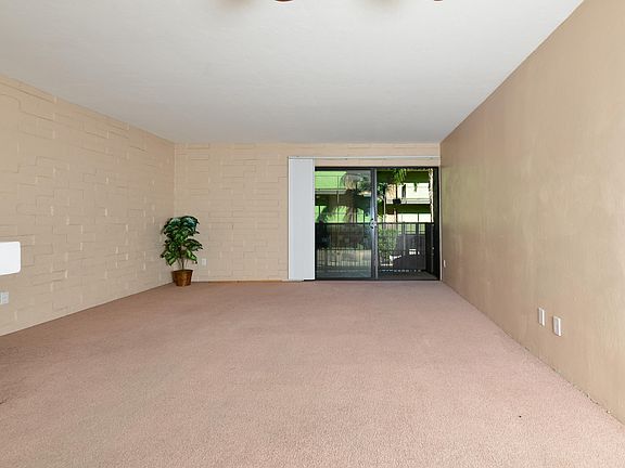 4th image of 931 N Euclid Ave #113