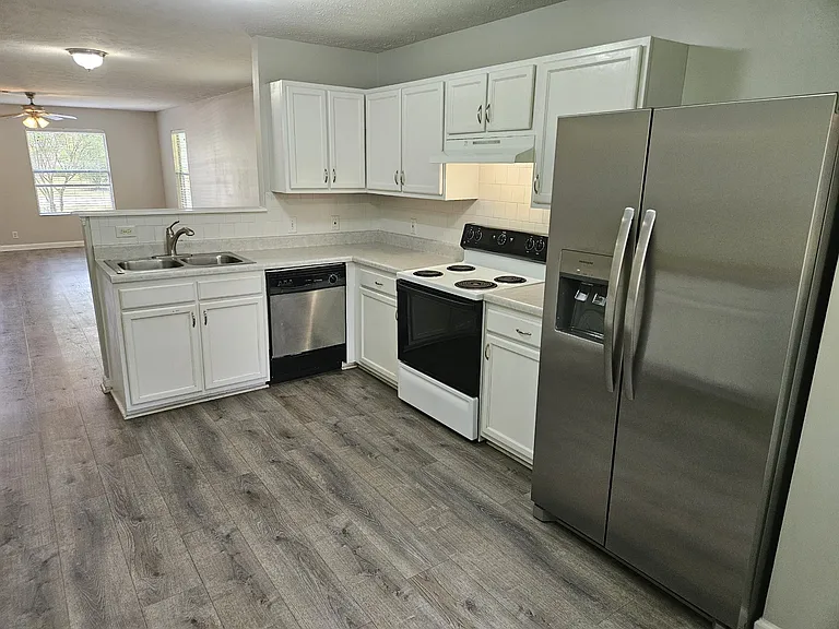 912 Seven Oaks Blvd — Photo 8