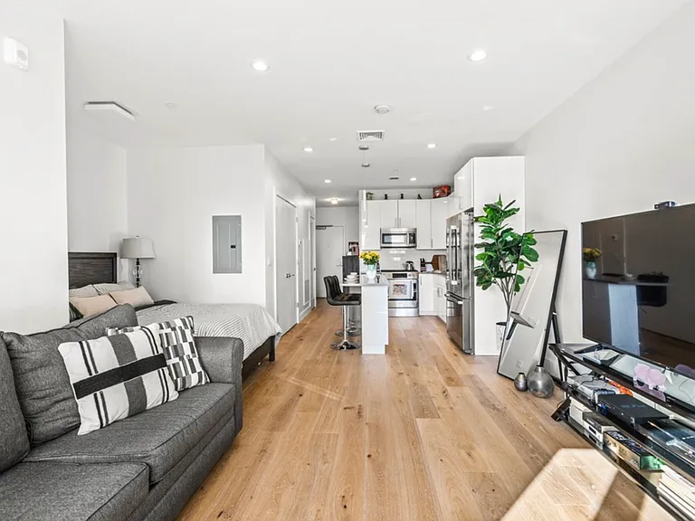 420 W Broadway #302 — Photo 13