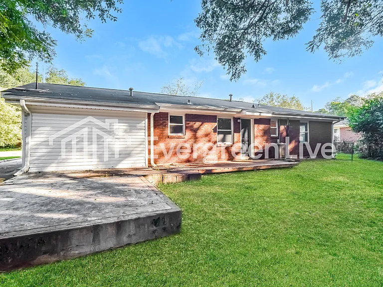 3708 Honeysuckle Rd — Photo 12