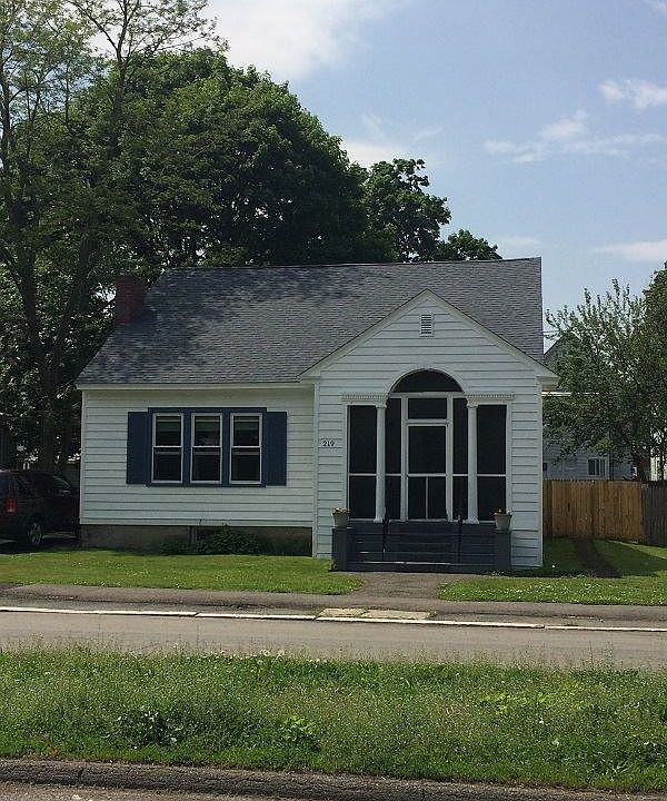 1st image of 219 6th Ave