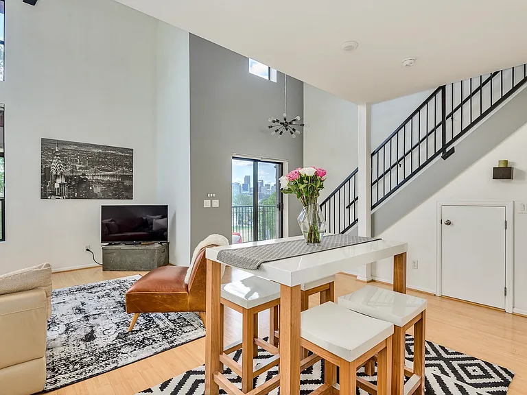 2034 W 31st Ave — Photo 5