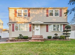 3149 Trinity St, Oceanside, NY 11572