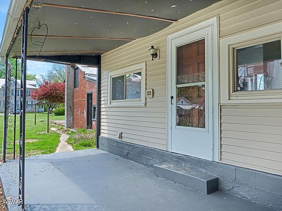 4th image of 813 Elm St