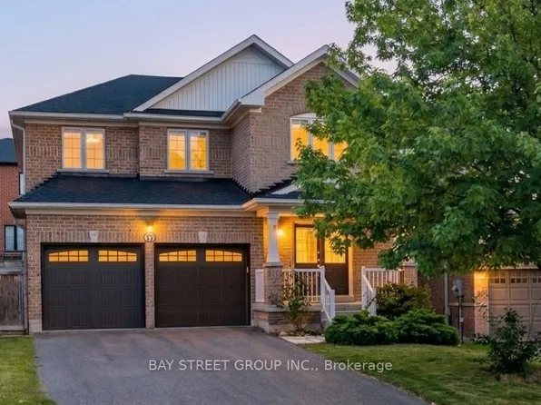 37 Mynden Way, Newmarket, ON L3X 3A7