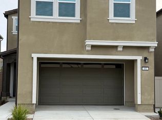 461 Snowdrop Ln, Santa Paula, CA 93060