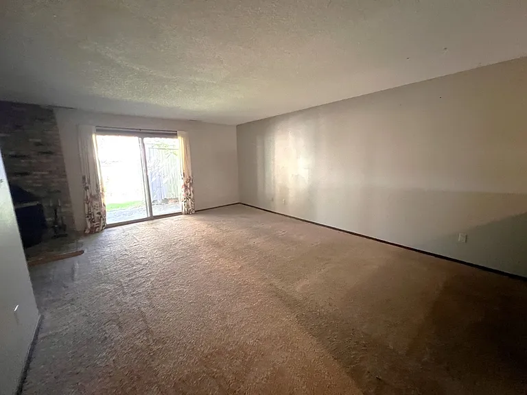 434 Hawaii Ct — Photo 8
